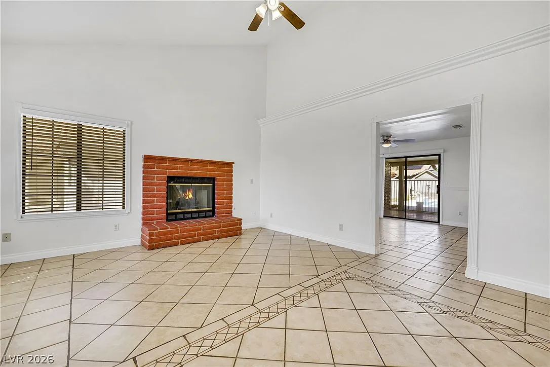 4 bed, 2.5 bath, 3853 sqft, $2,100 — Photo 2
