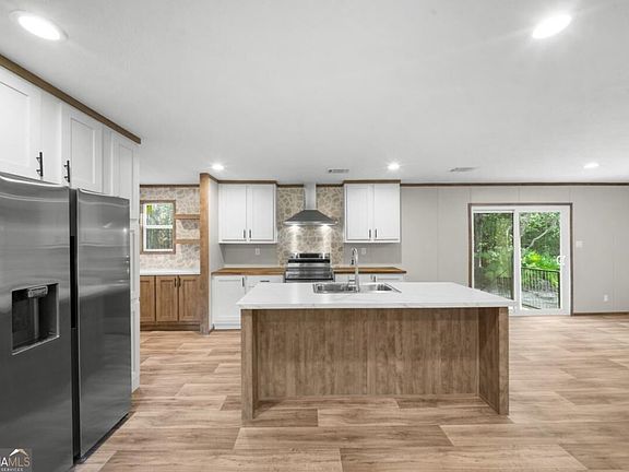 3rd image of 204 Hart Rd