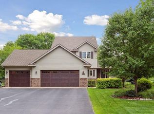 8441 Pine Ct, Victoria, MN 55386