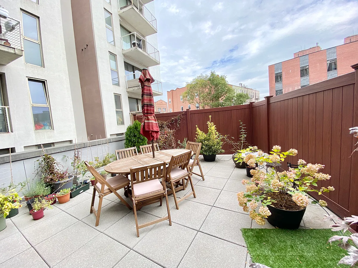 Photo 1 of 28 - 544 Manhattan Ave #2C - Brooklyn, NY Primary Photo - 544 Manhattan Ave #2C