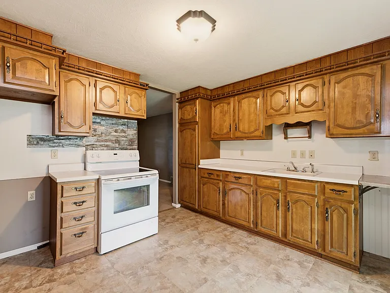 4533 S Oak Ave — Photo 2