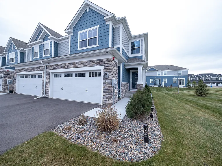 18371 Glastonbury Dr — Photo 33