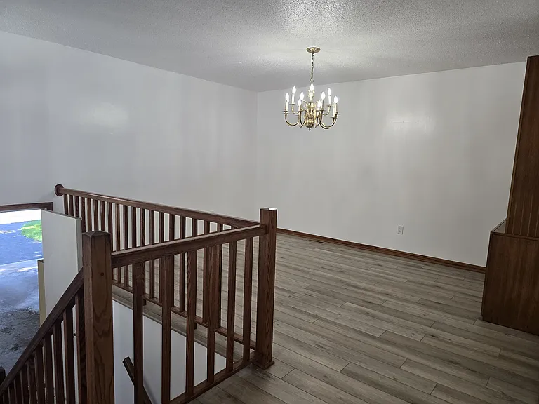 5759 Donegal Dr — Photo 10