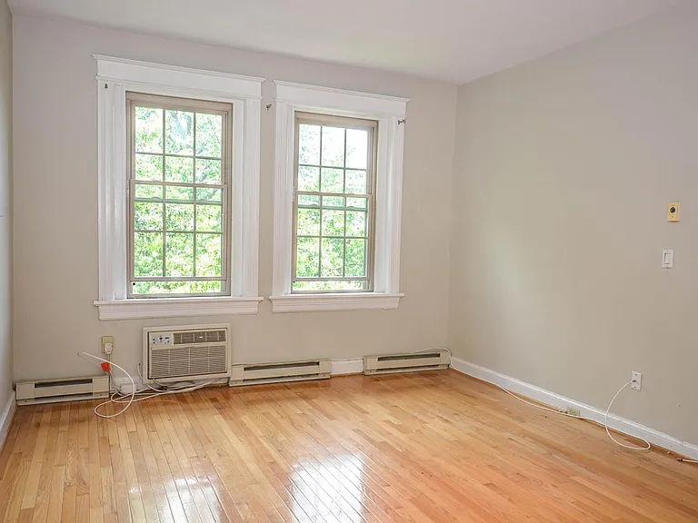 2010 Kalorama Rd NW #501 — Photo 3
