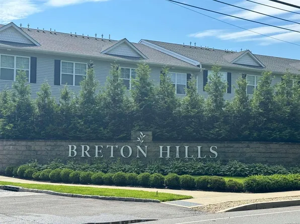 403 Breton Way #403, Glen Cove, NY 11542