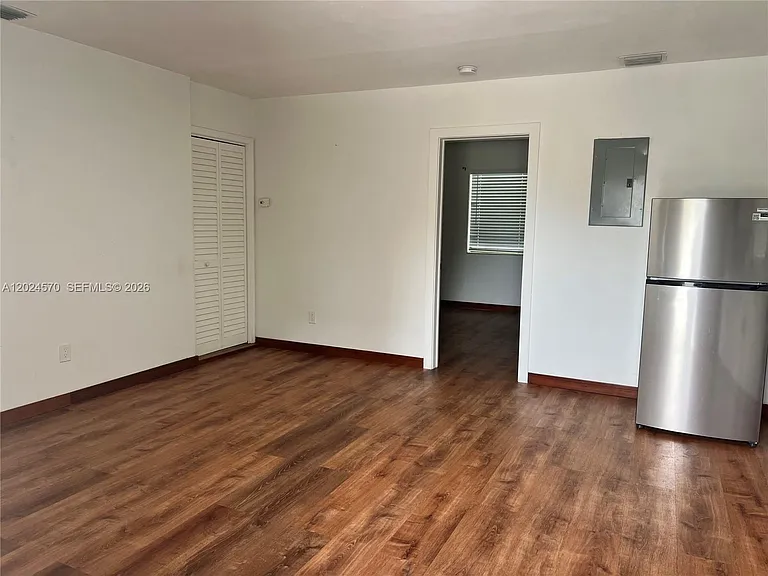 12400 NE 11th Ct #3 — Photo 3