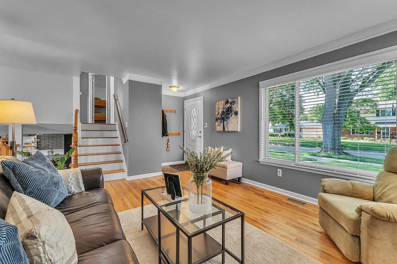 3 bed, 1.5 bath, 1528 sqft, $1,750 — Photo 2