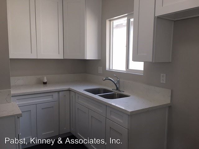 2nd image of 73 E 55th St