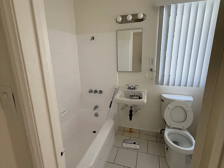 302 N Louise St #13 — Photo 7
