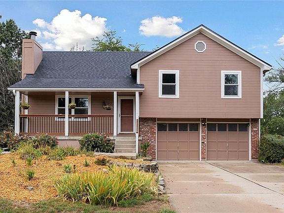 2nd image of 613 SE Bugle Ct