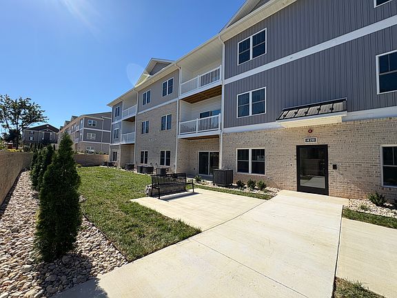 3rd image of 420 Capstone Dr #306