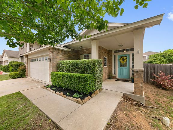 3rd image of 915 Gentry Dr