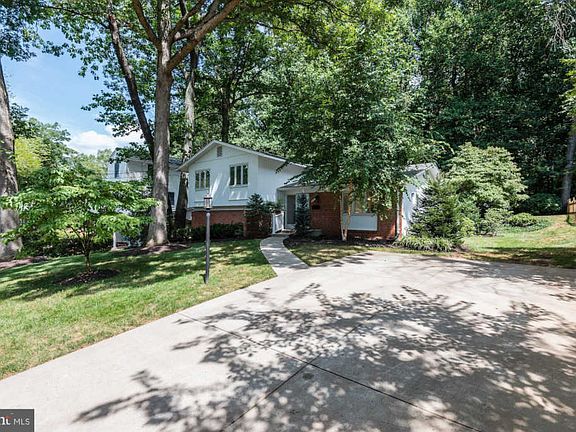 3rd image of 2451 Villanova Dr