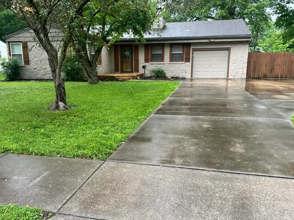 1527 S Kentwood Avenue, Springfield, MO 65804