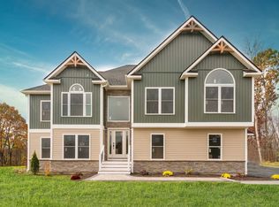 5 Bellmore Dr, Poughkeepsie, NY 12603