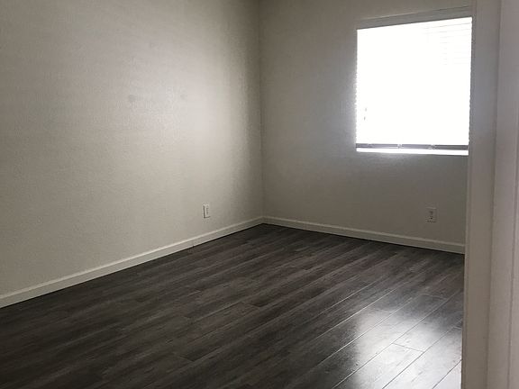 3rd image of 10920 Moorpark St APT 9