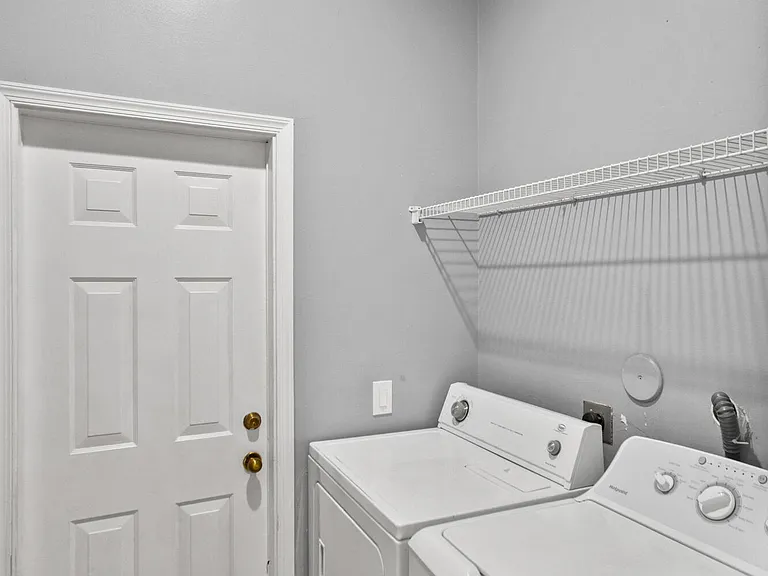 1071 Bluewood Ter — Photo 41