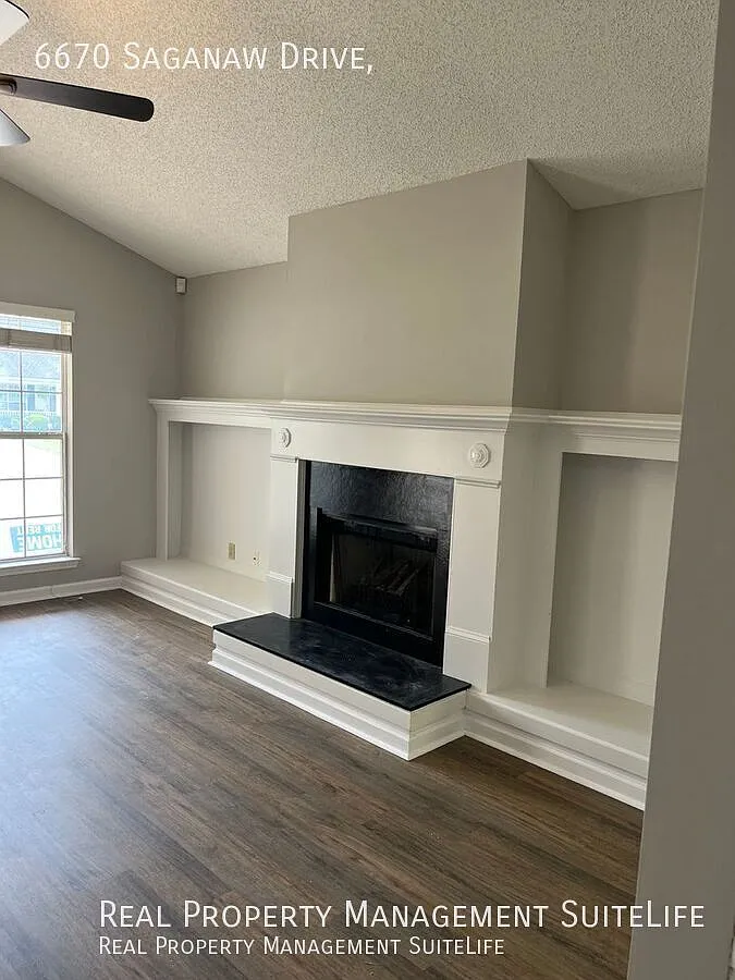 Newly Updated 3 Bedroom/2 Bath with Bonus Home Office and Large Fenced Backyard — Photo 3