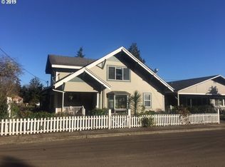 394 Oak St, Florence, OR 97439