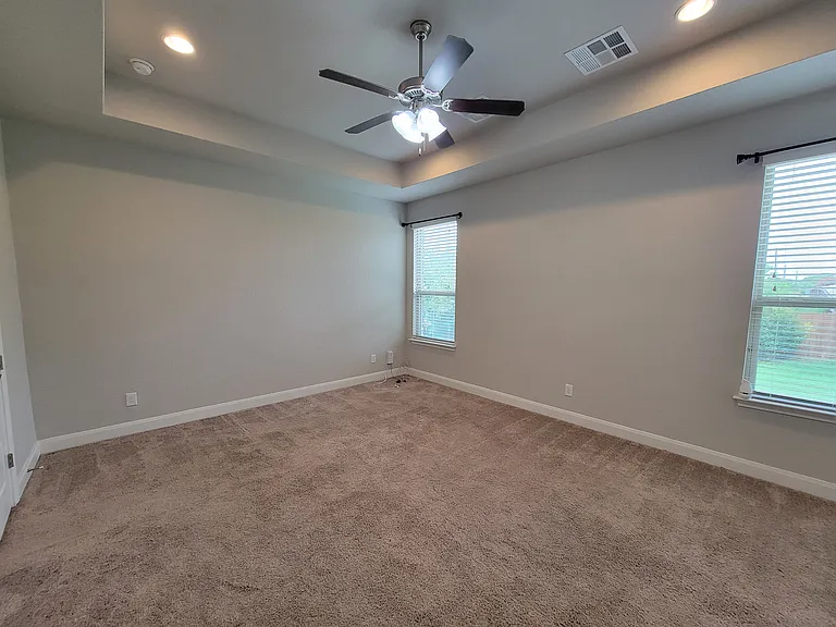 8915 Monument Parke — Photo 16