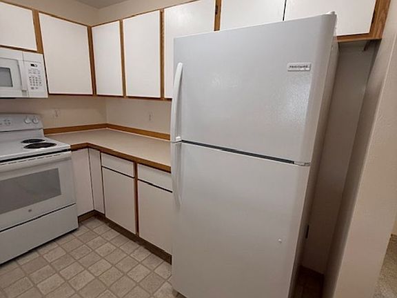 5th image of 3013 W Marine View Dr