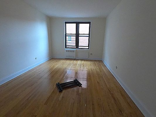 5th image of 3620 Parsons Blvd APT 4B