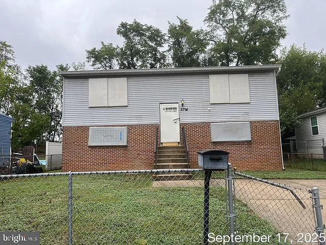 5704 L St photo 1