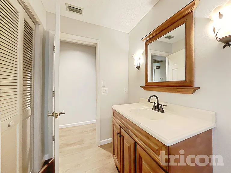 36 Redbay Ct W — Photo 26