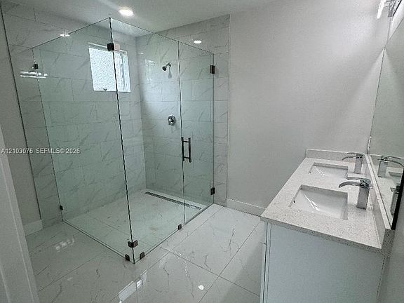 4th image of 55 Colin Ave S