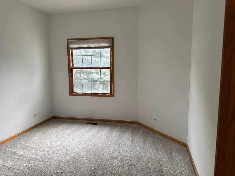 1004 N Columbia St — Photo 12