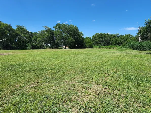 309 S Falls St, Mart, TX 76664