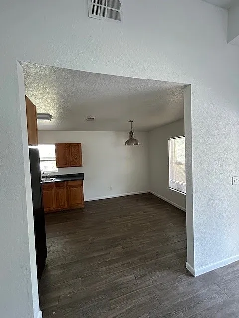3 bed, 1120 sqft, $2,350 — Photo 3