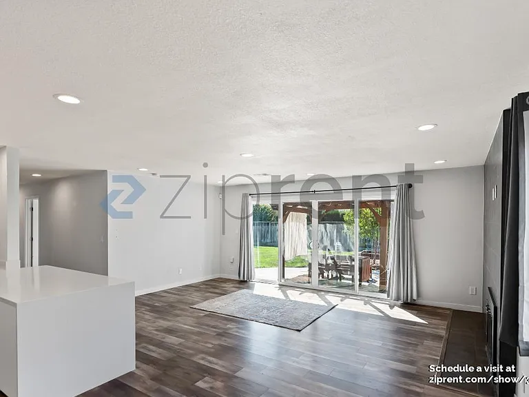 1796 Wyrick Ave — Photo 11