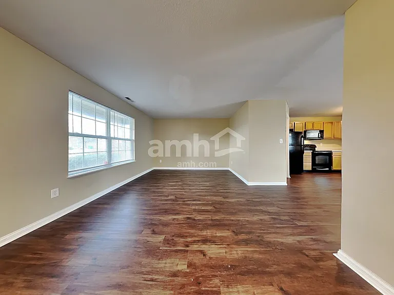 4704 Ashfield Dr — Photo 6