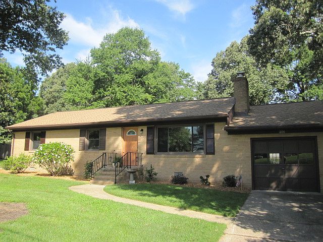 1st image of 208 Carol Dr