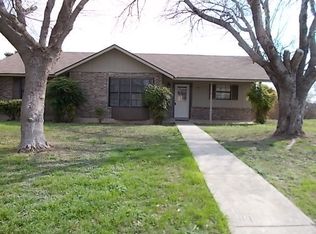 143 Barry St, Uvalde, TX 78801