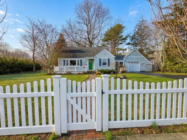 32 Atlantic Ave, East Moriches, NY 11940