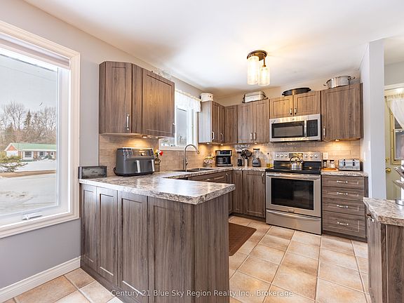 3rd image of 229 Lindquist Line