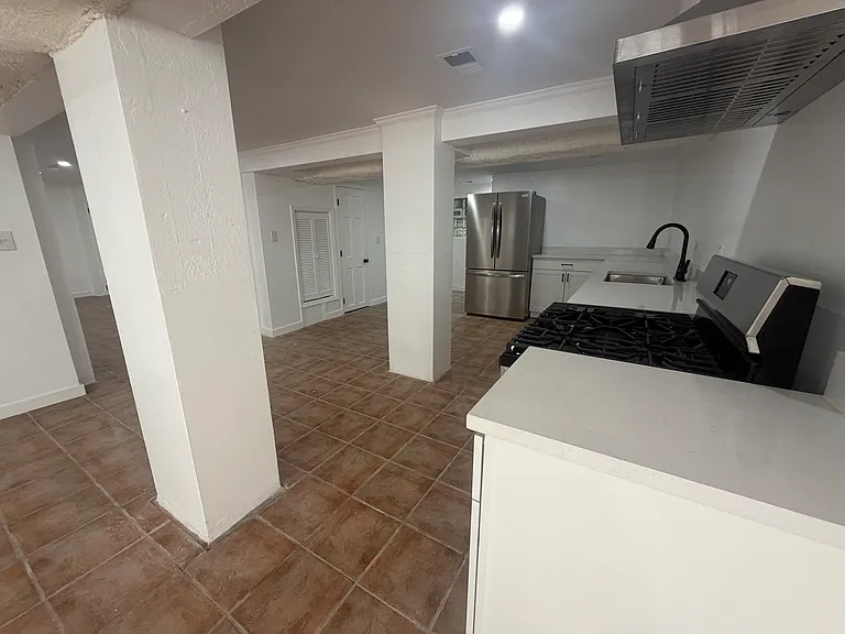 8 Saint Margaret St #B — Photo 9