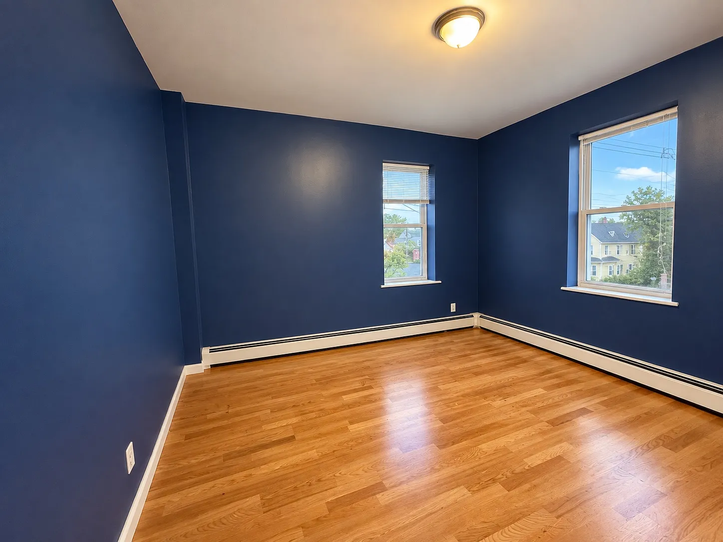 4 bed, $3,000 — Photo 1
