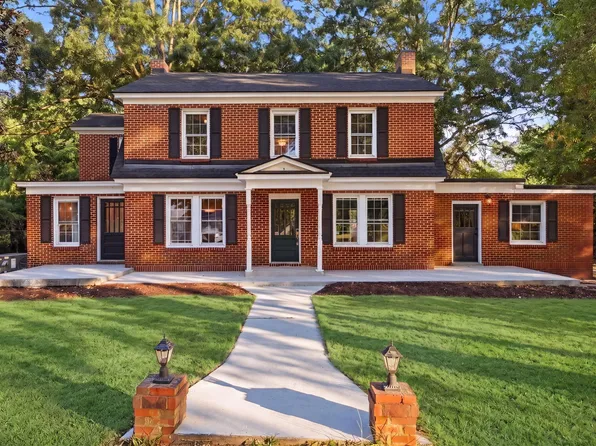1424 Carthage St, Sanford, NC 27330