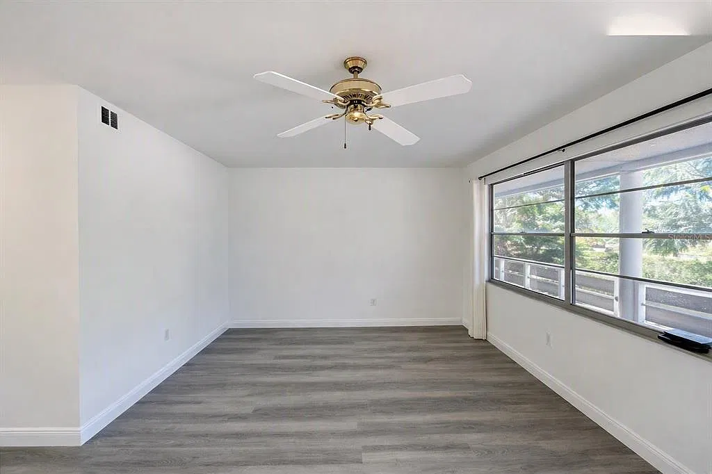 1 bed, 1.0 bath, 596 sqft, $1,098 — Photo 3