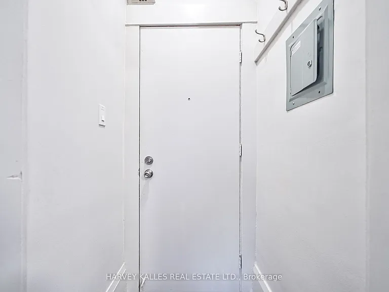 1074 Saint Clair Ave W #4 — Photo 12