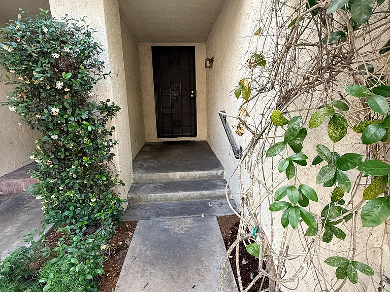 1016 Whitewater Dr — Photo 2