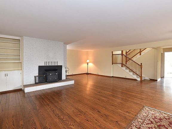 5th image of 917 Charter Oak Ave