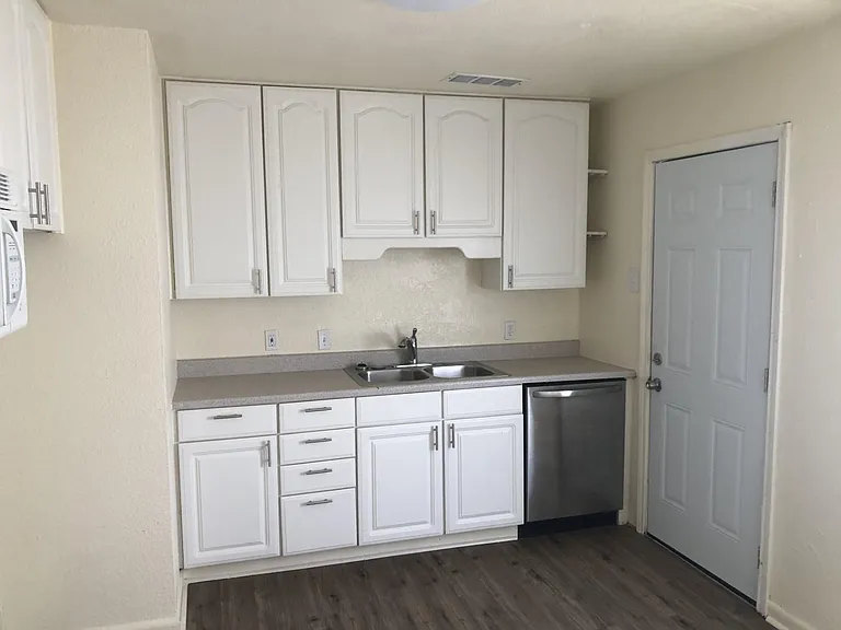 7112 Dogwood Park Dr — Photo 4