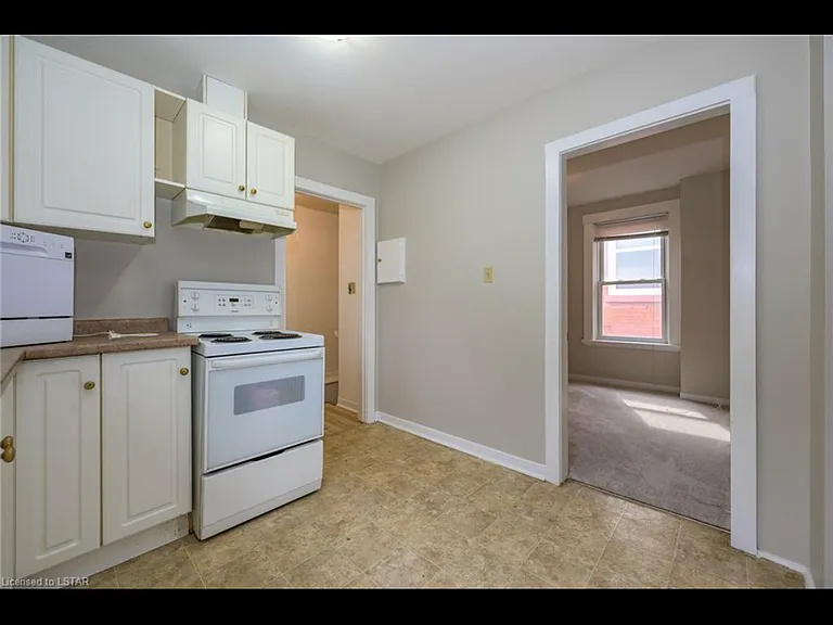 893 Queens Ave — Photo 11