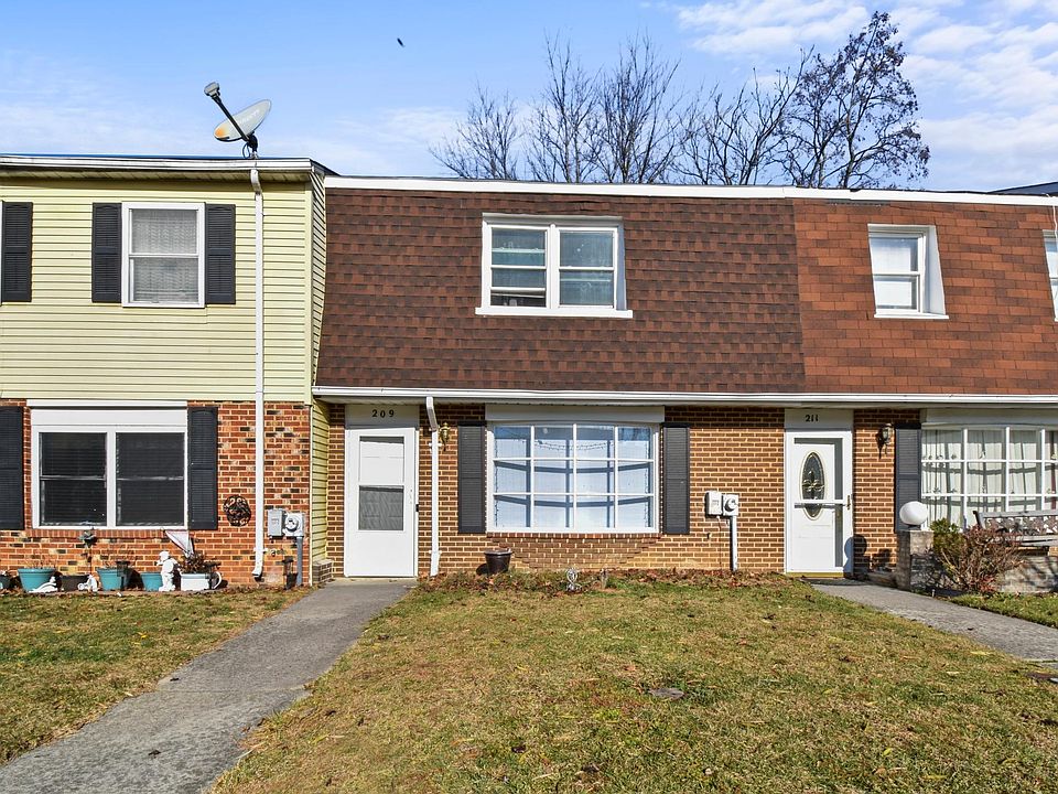 1st image of 209 Ash Hollow Dr