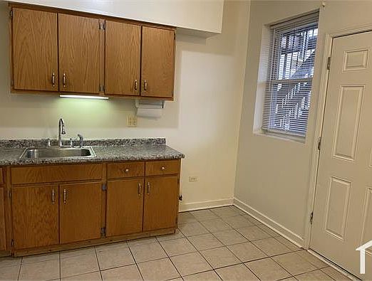 5th image of 1449 W Garfield Blvd #2E