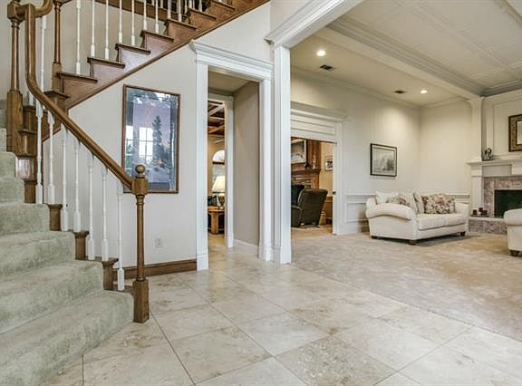 4th image of 330 Lake Trail Ct